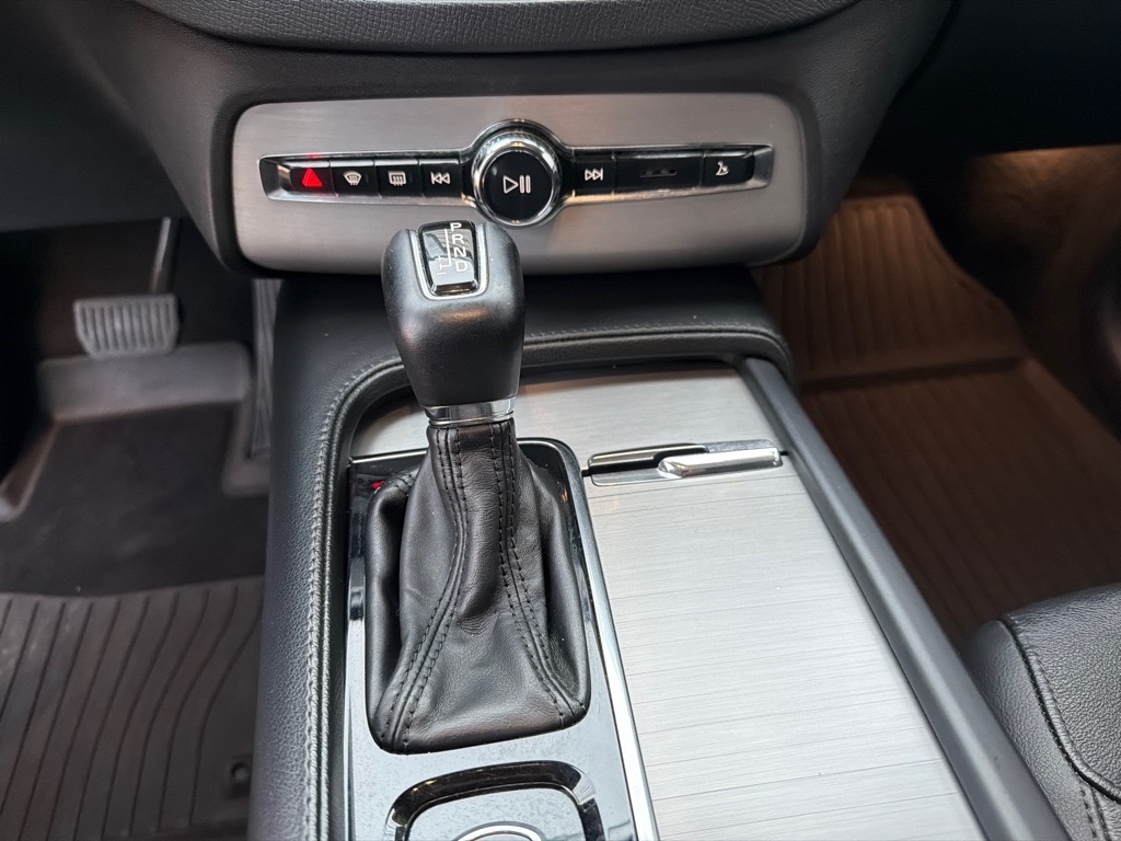 Volvo XC90 T5 FWD Momentum 7P 2021