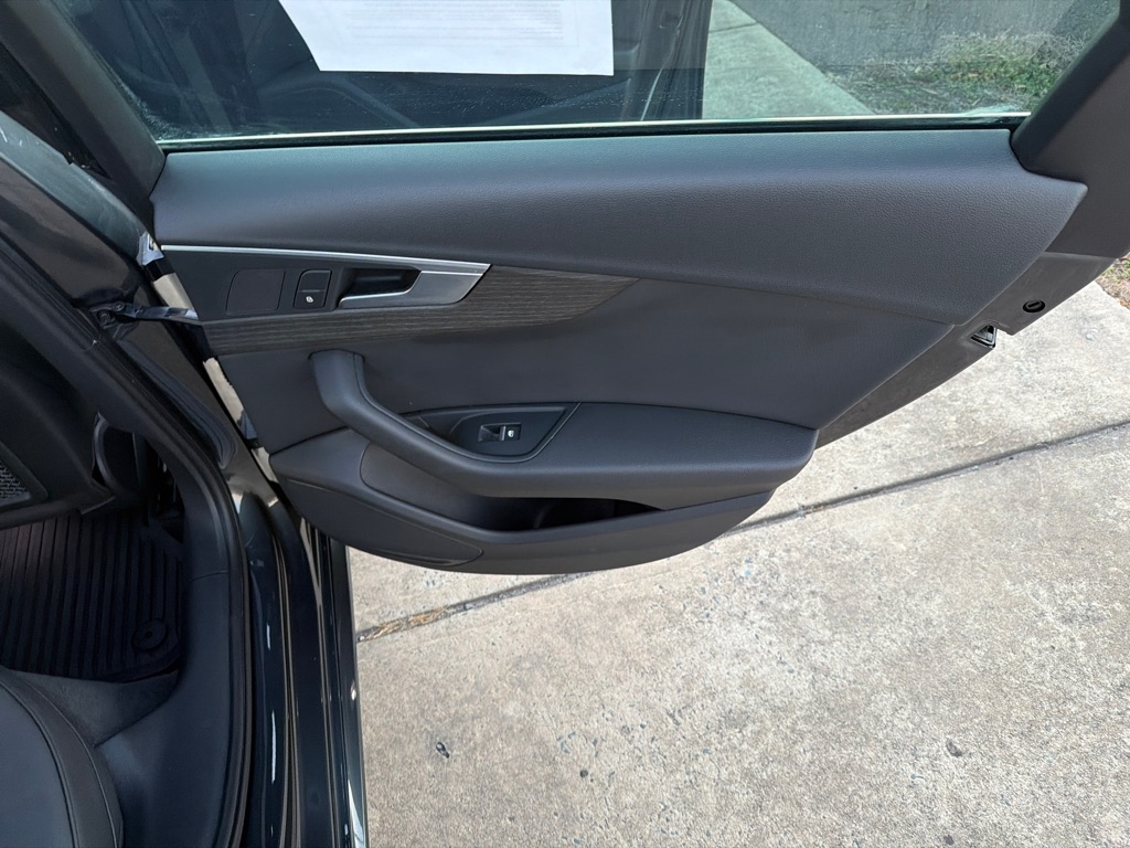 Audi A4 Premium 45 TFSI quattro 2019