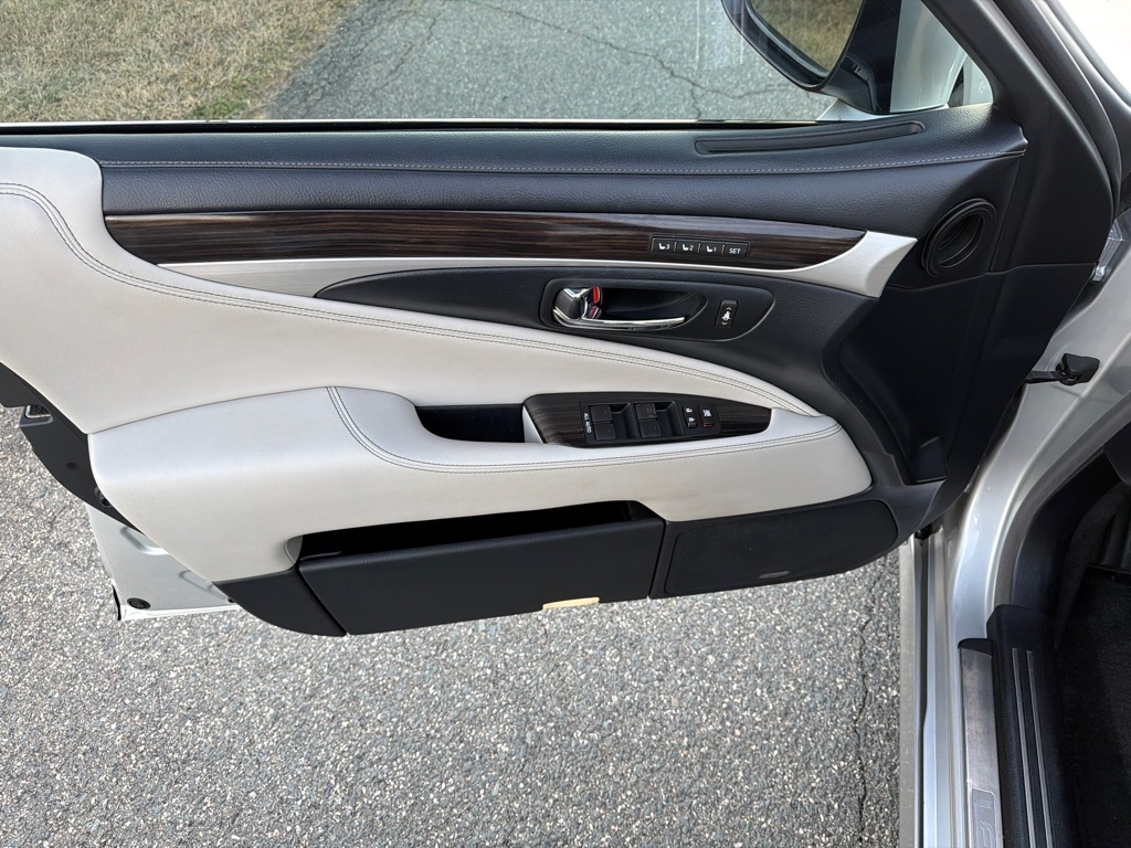 Lexus LS LS 460 RWD 2017