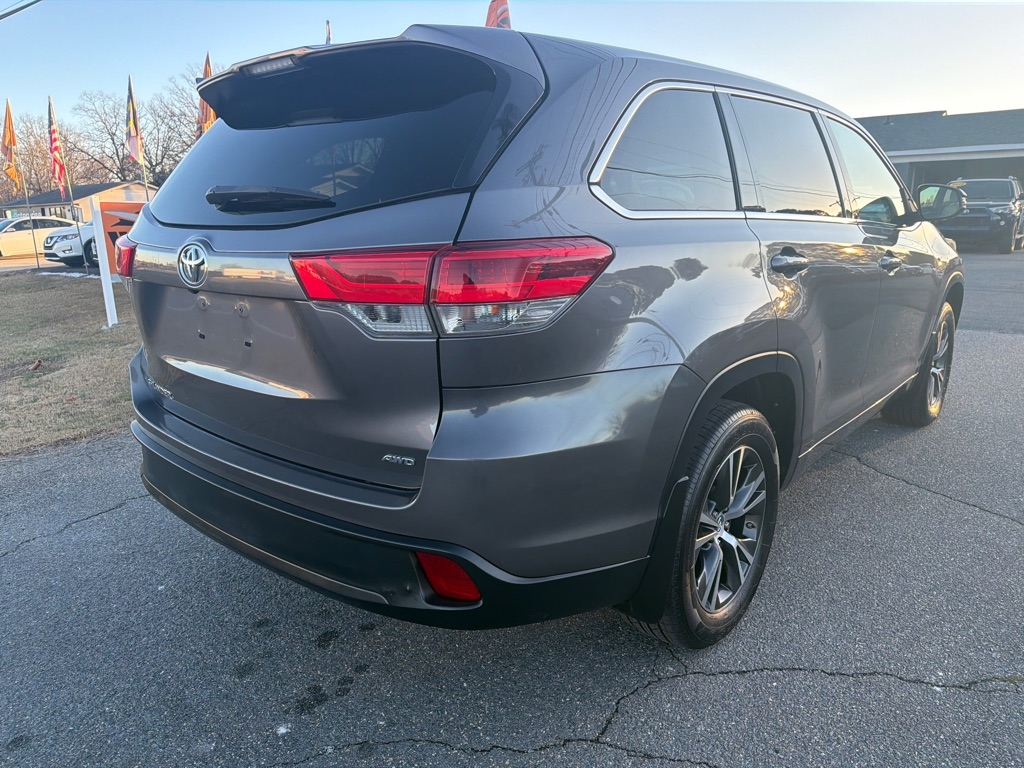 Toyota Highlander LE V6 AWD (Natl) 2018