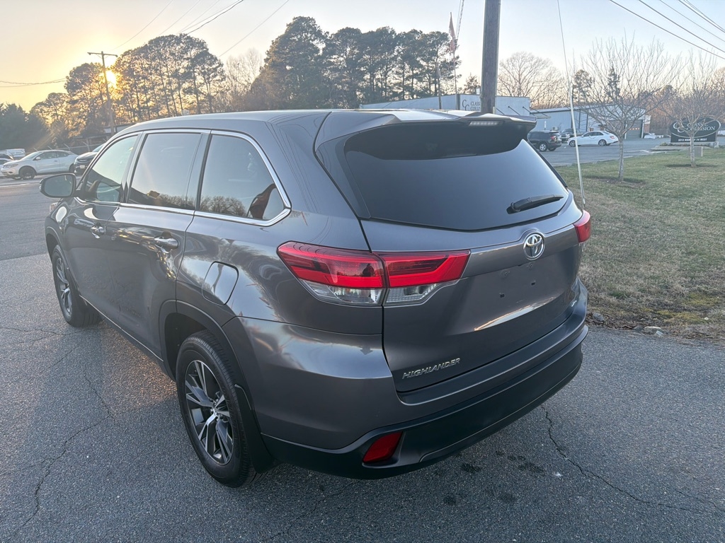 Toyota Highlander LE V6 AWD (Natl) 2018
