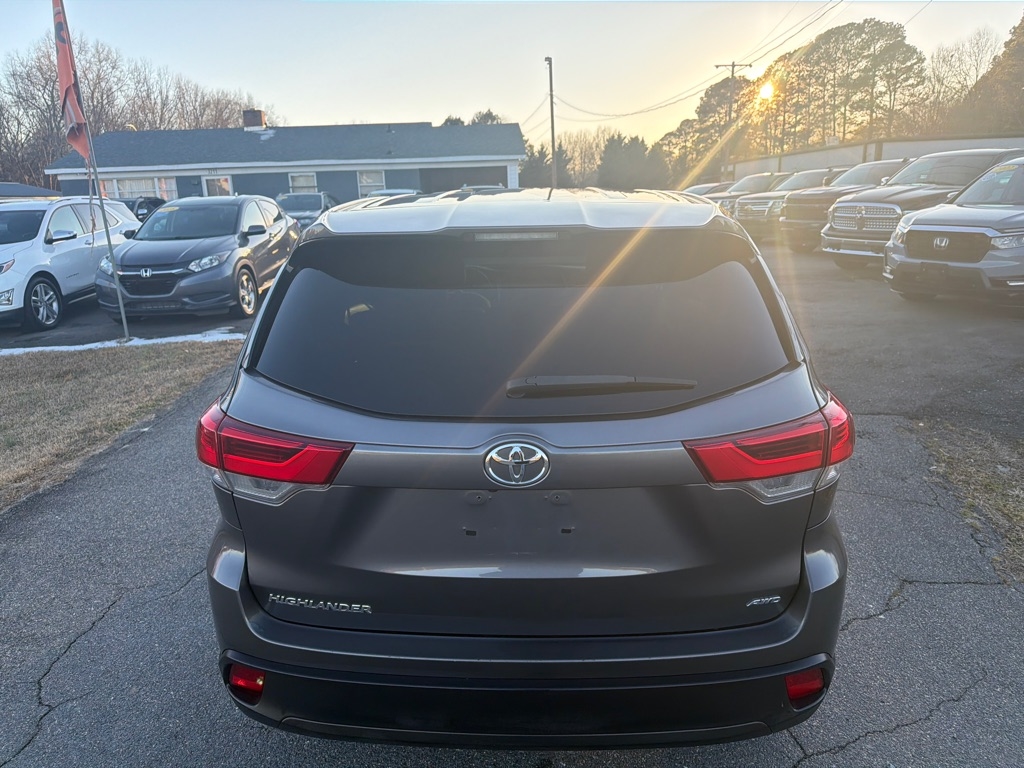 Toyota Highlander LE V6 AWD (Natl) 2018