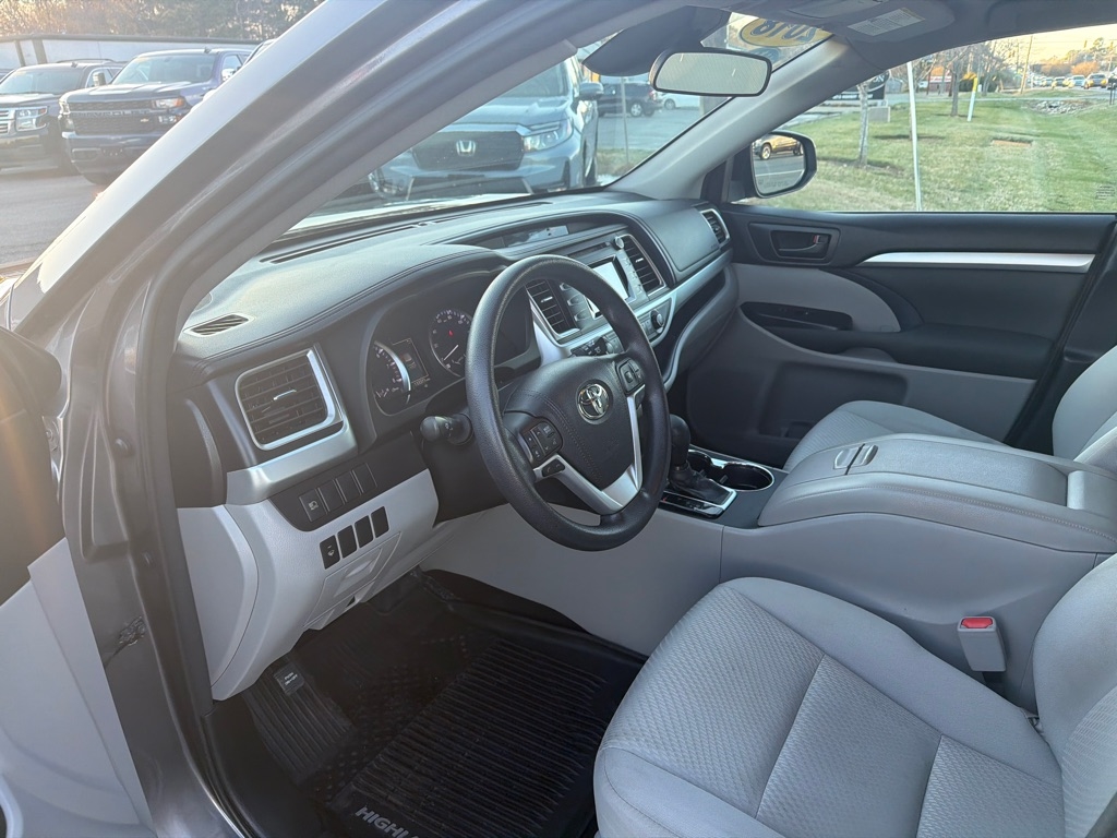 Toyota Highlander LE V6 AWD (Natl) 2018