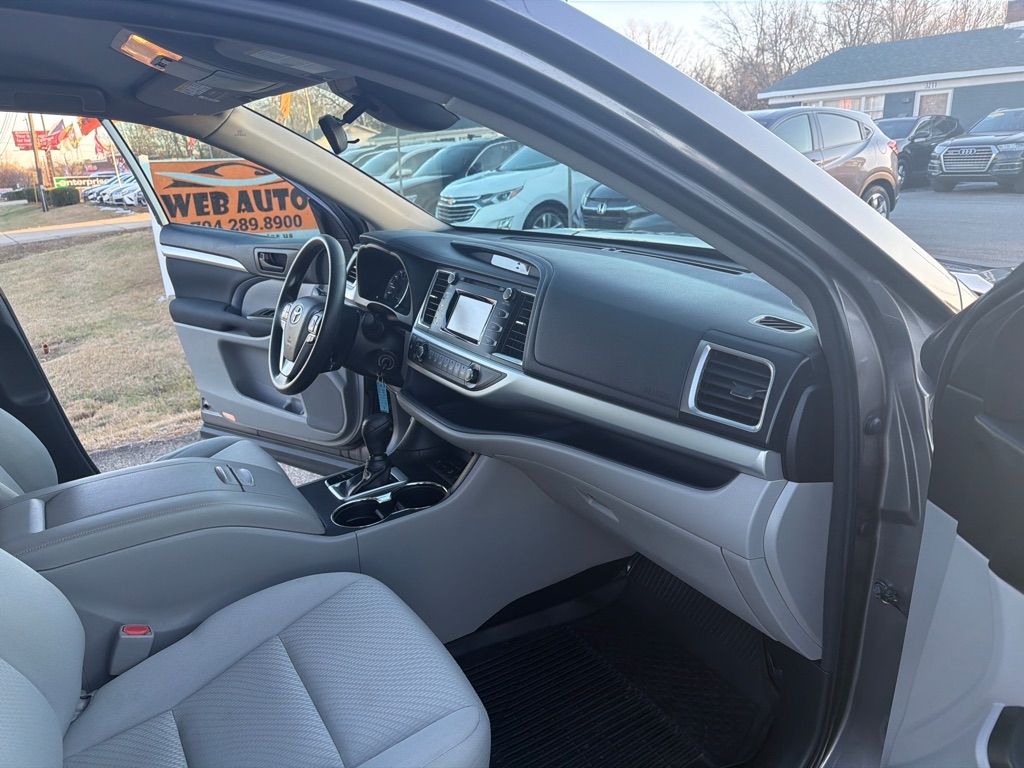 Toyota Highlander LE V6 AWD (Natl) 2018