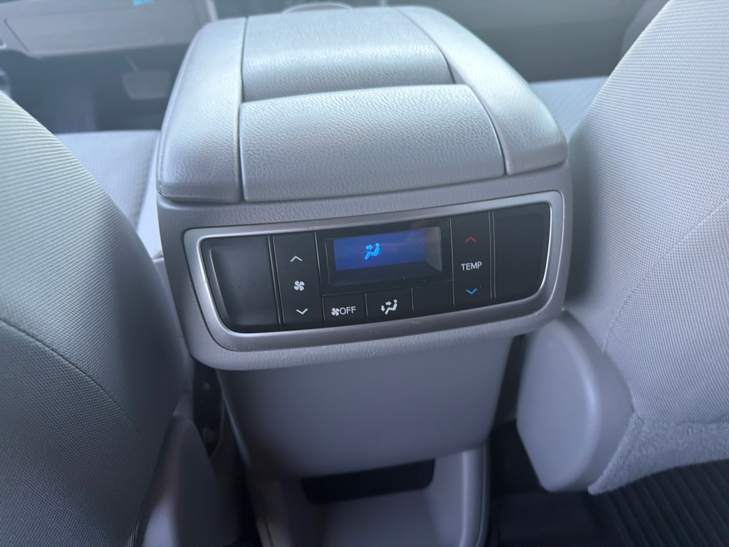 Toyota Highlander LE V6 AWD (Natl) 2018