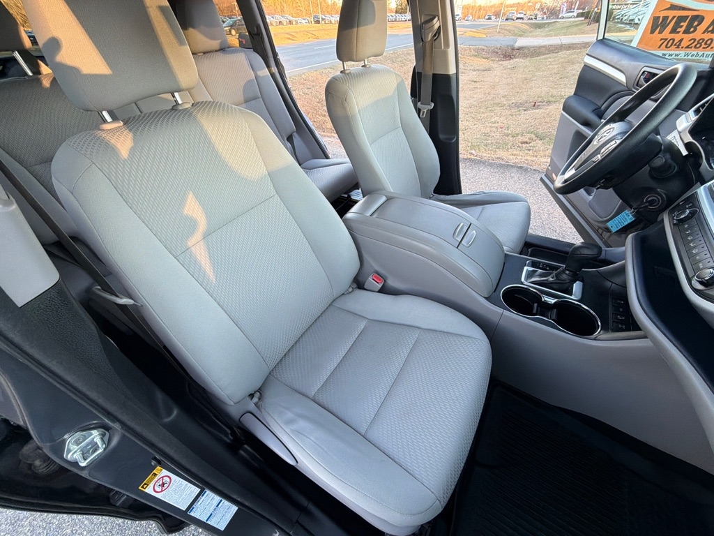 Toyota Highlander LE V6 AWD (Natl) 2018