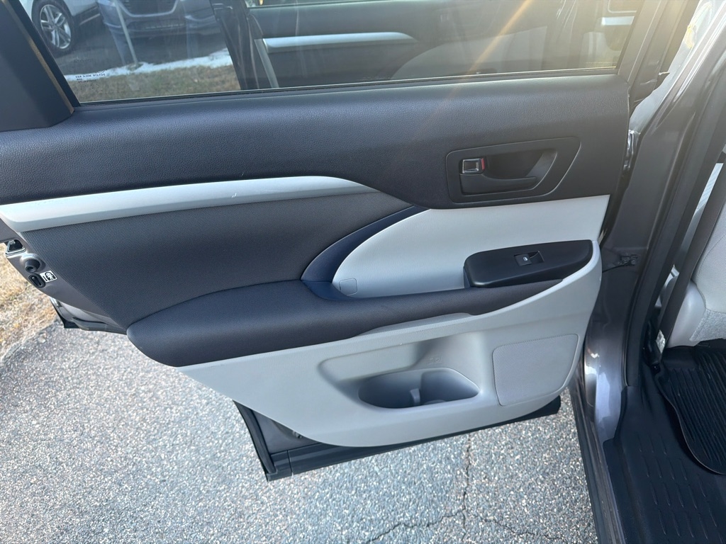 Toyota Highlander LE V6 AWD (Natl) 2018