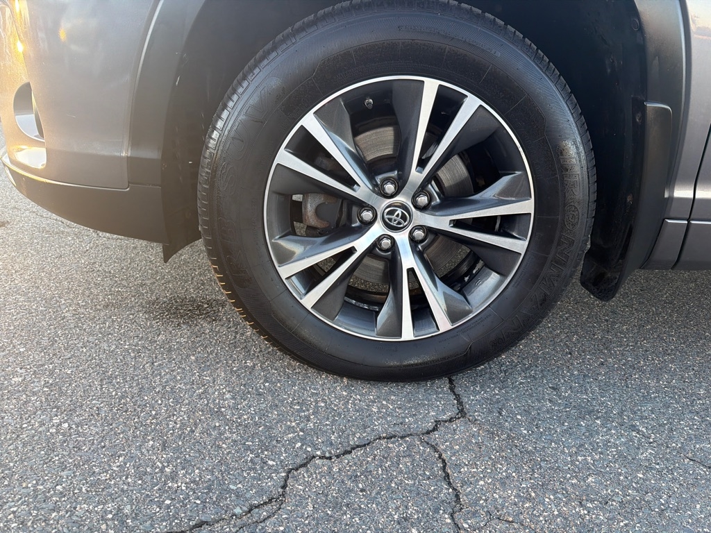 Toyota Highlander LE V6 AWD (Natl) 2018