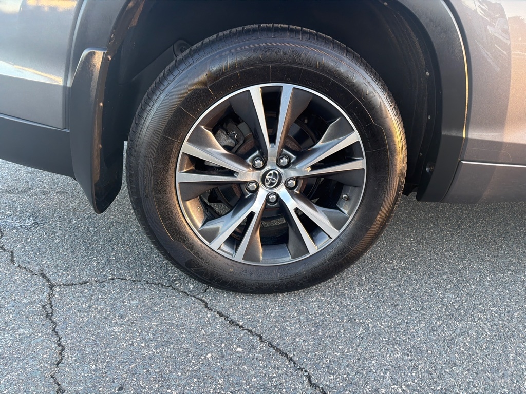 Toyota Highlander LE V6 AWD (Natl) 2018