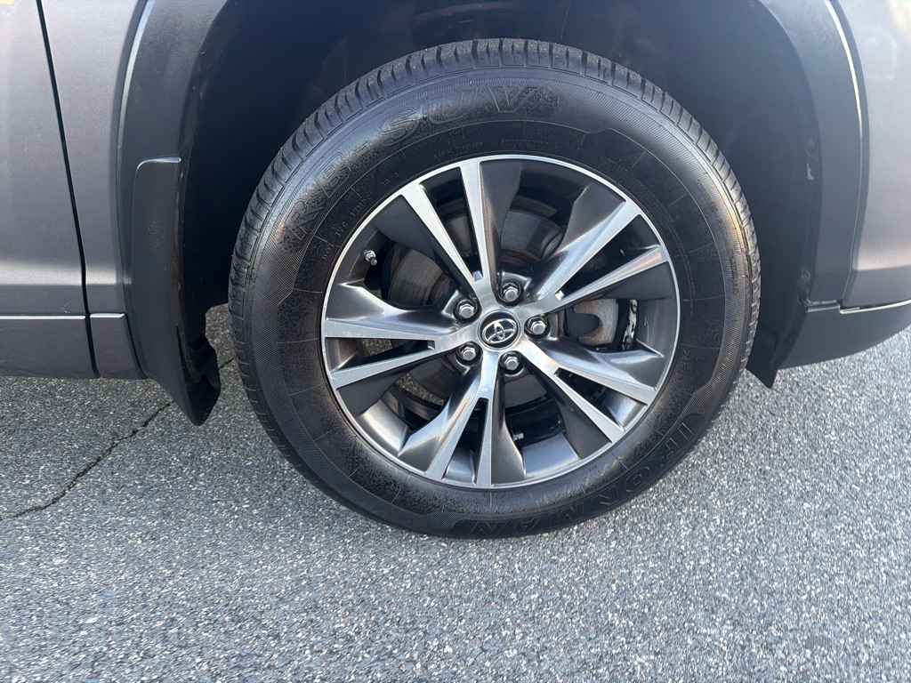 Toyota Highlander LE V6 AWD (Natl) 2018