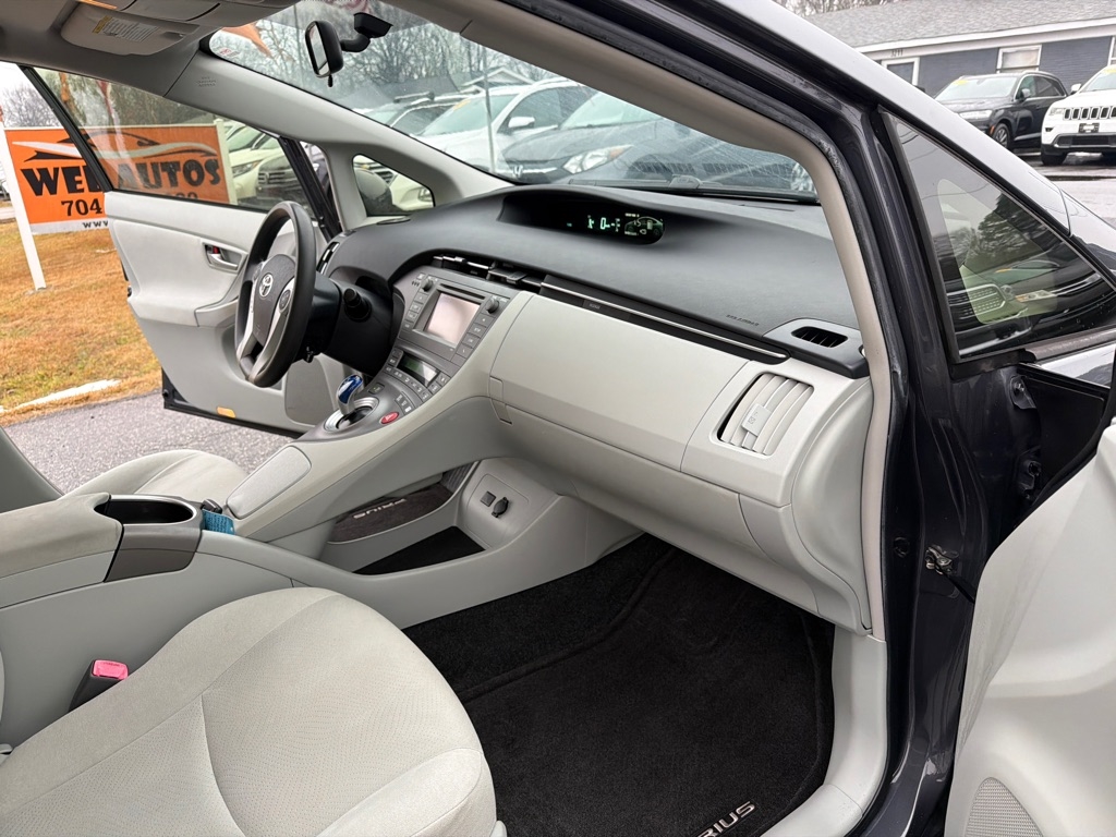 Toyota Prius 5dr HB Three (Natl) 2012