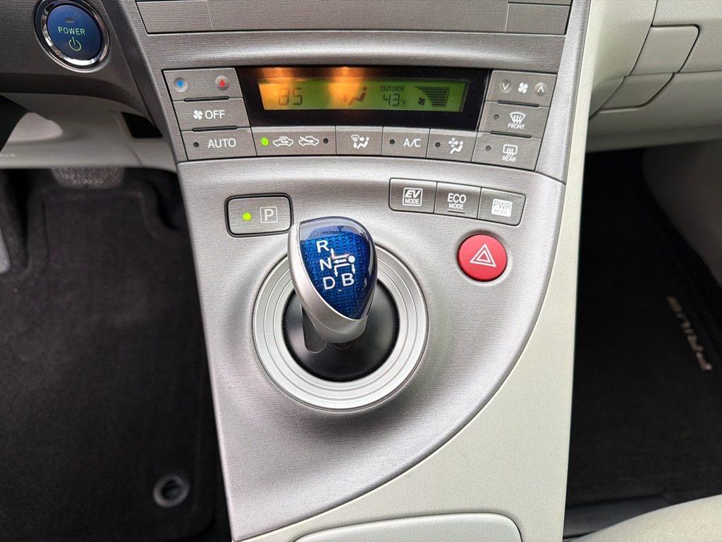 Toyota Prius 5dr HB Three (Natl) 2012