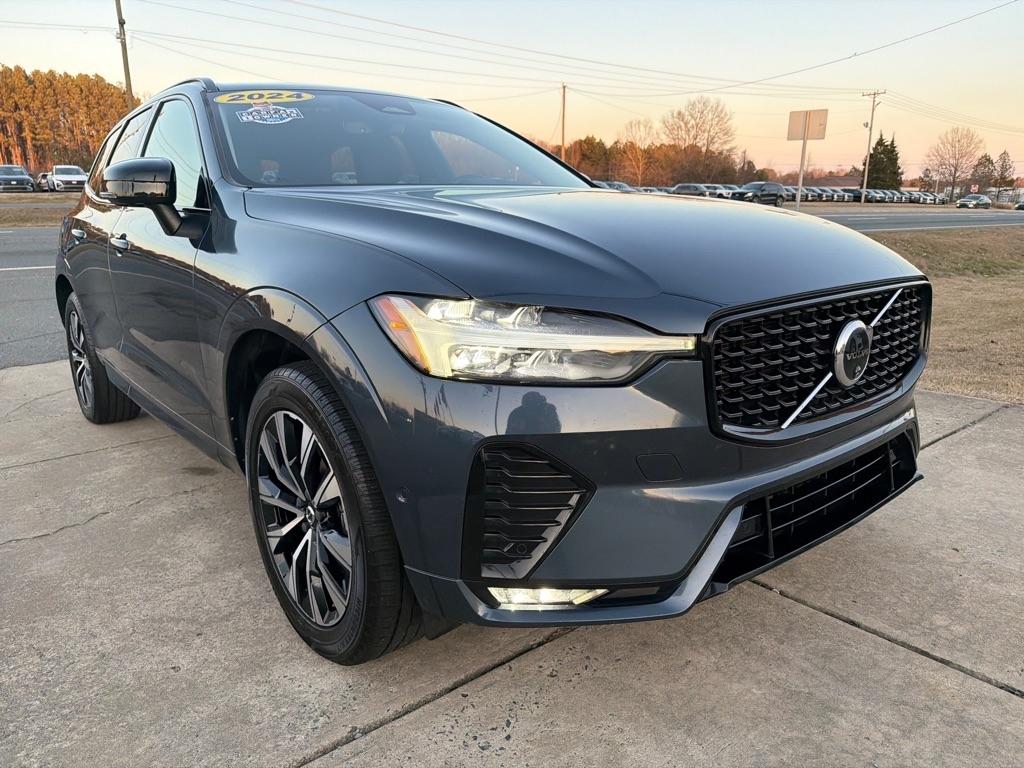 Volvo XC60 B5 AWD Plus Dark Theme 2024