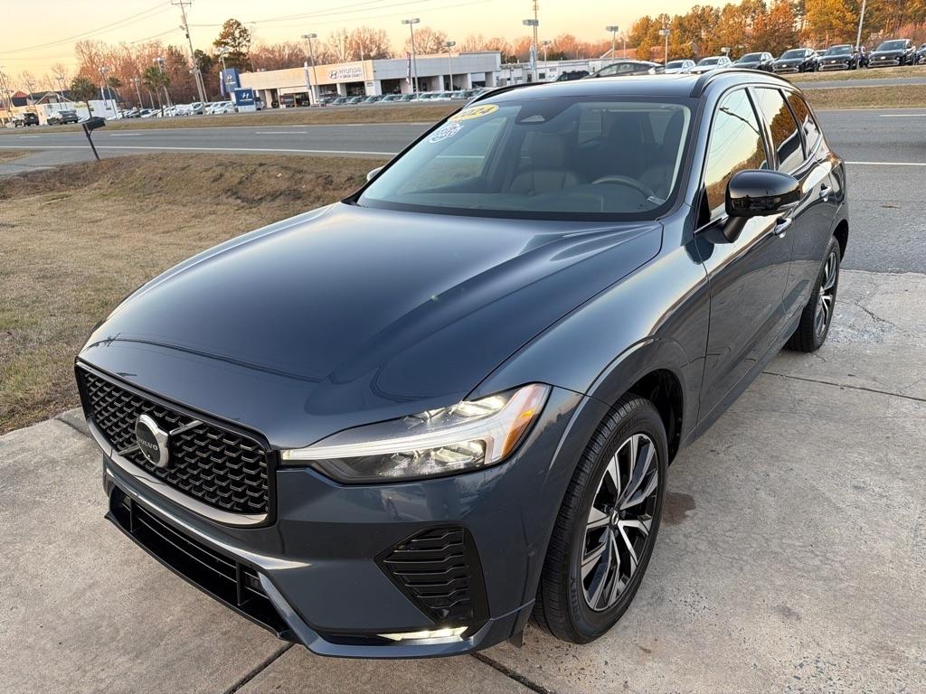 Volvo XC60 B5 AWD Plus Dark Theme 2024