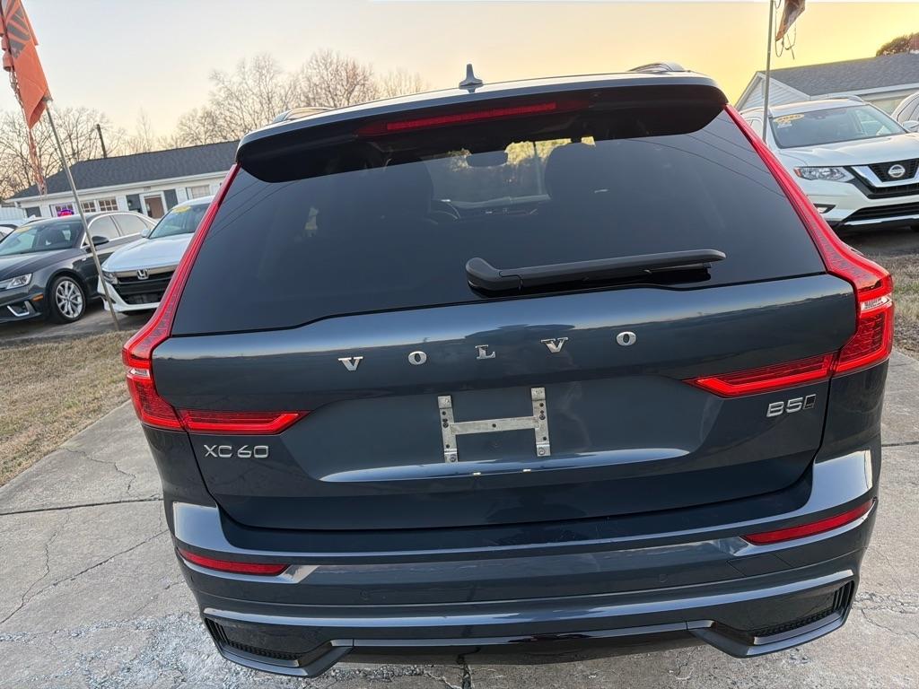 Volvo XC60 B5 AWD Plus Dark Theme 2024