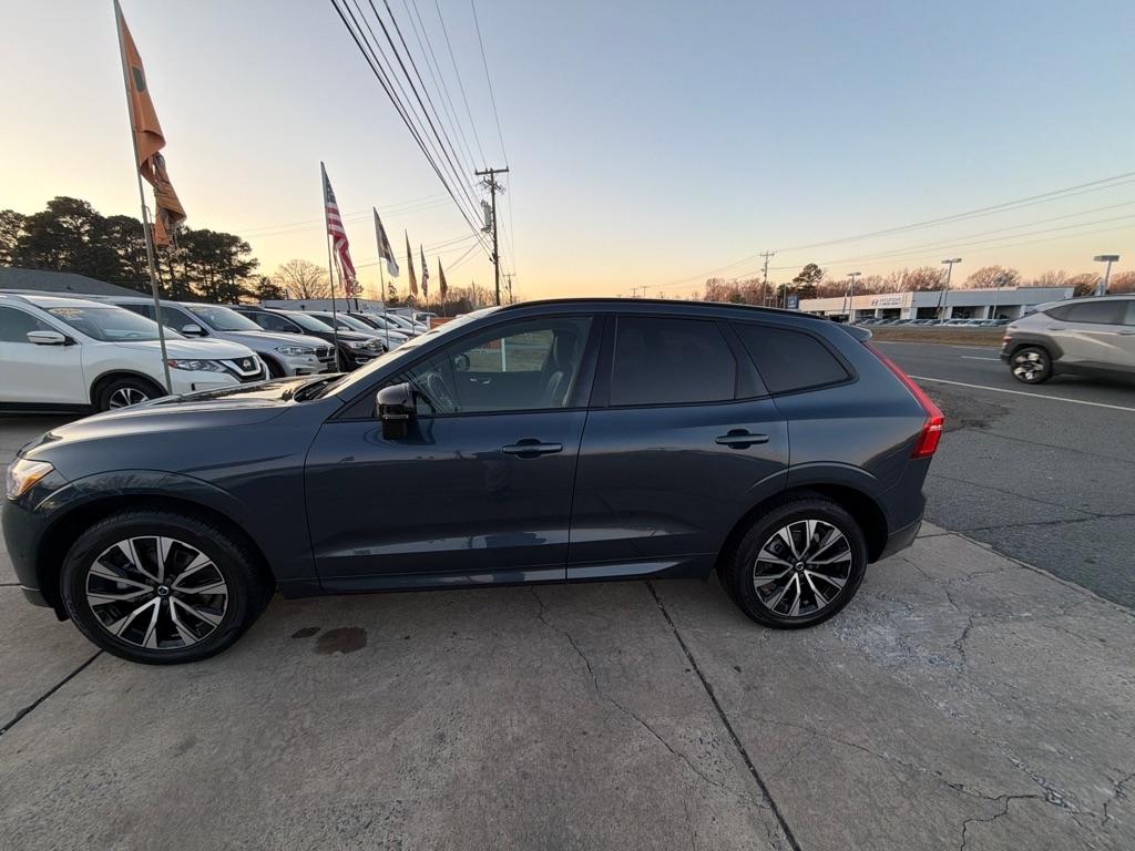 Volvo XC60 B5 AWD Plus Dark Theme 2024