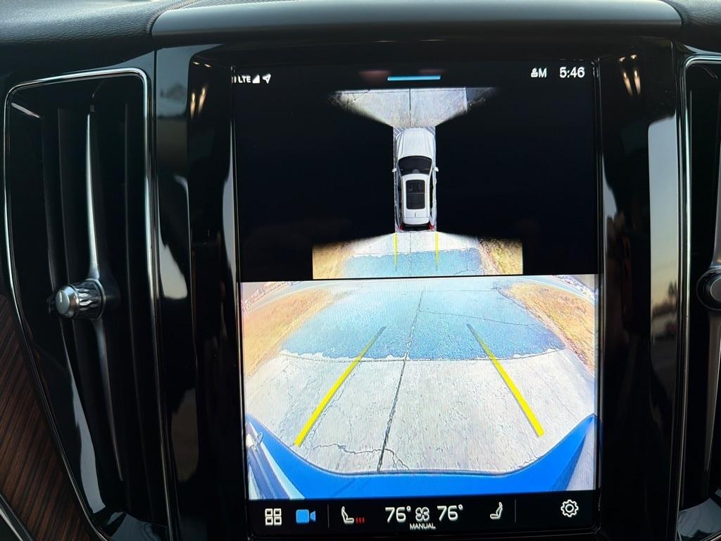 Volvo XC60 B5 AWD Plus Dark Theme 2024