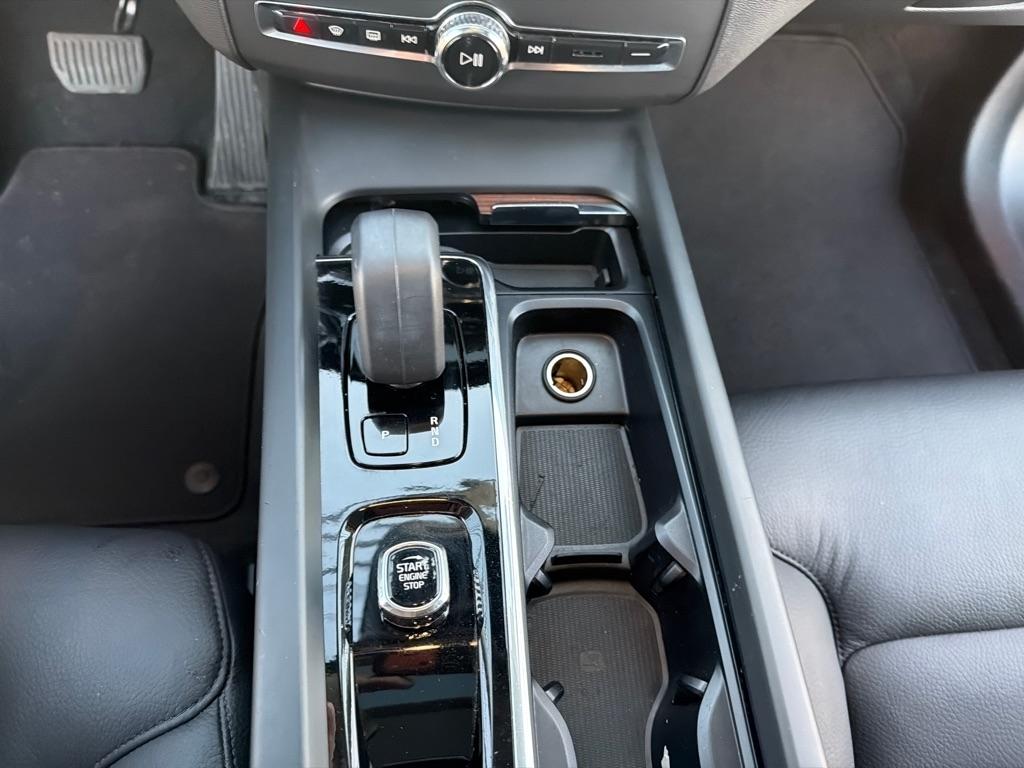 Volvo XC60 B5 AWD Plus Dark Theme 2024