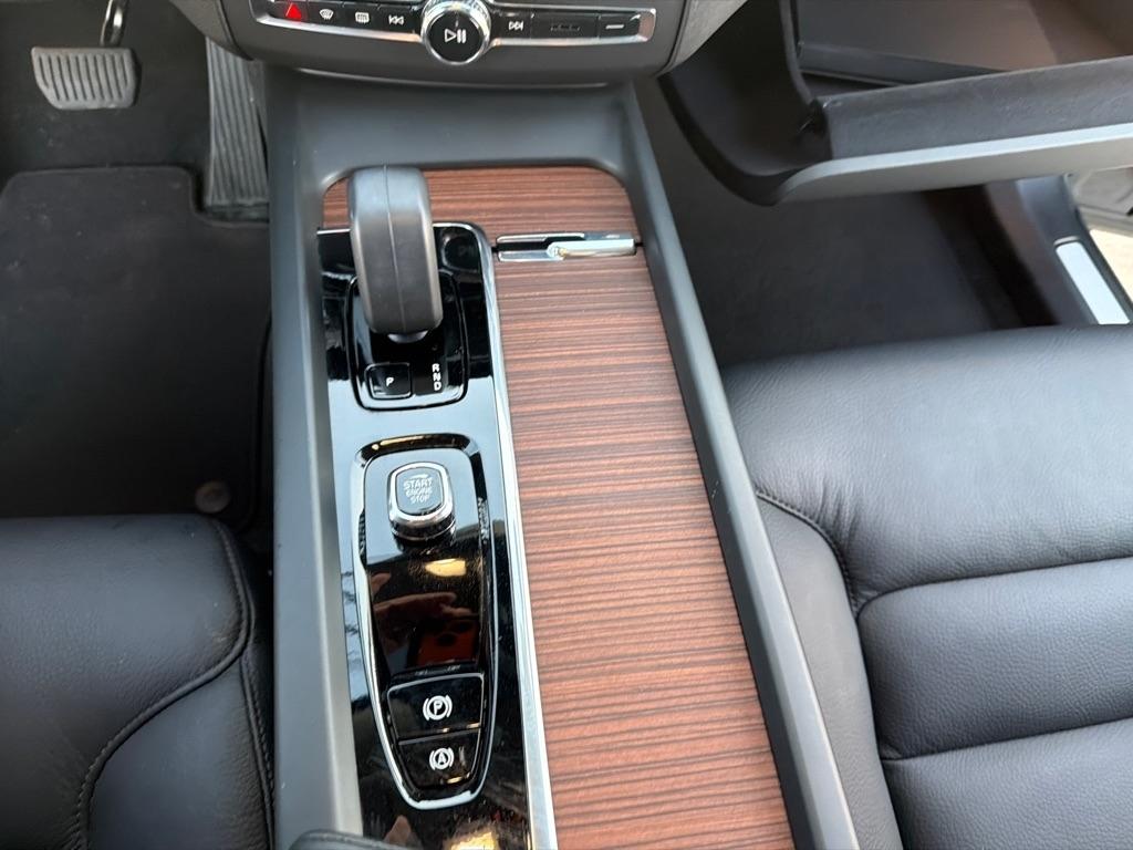 Volvo XC60 B5 AWD Plus Dark Theme 2024