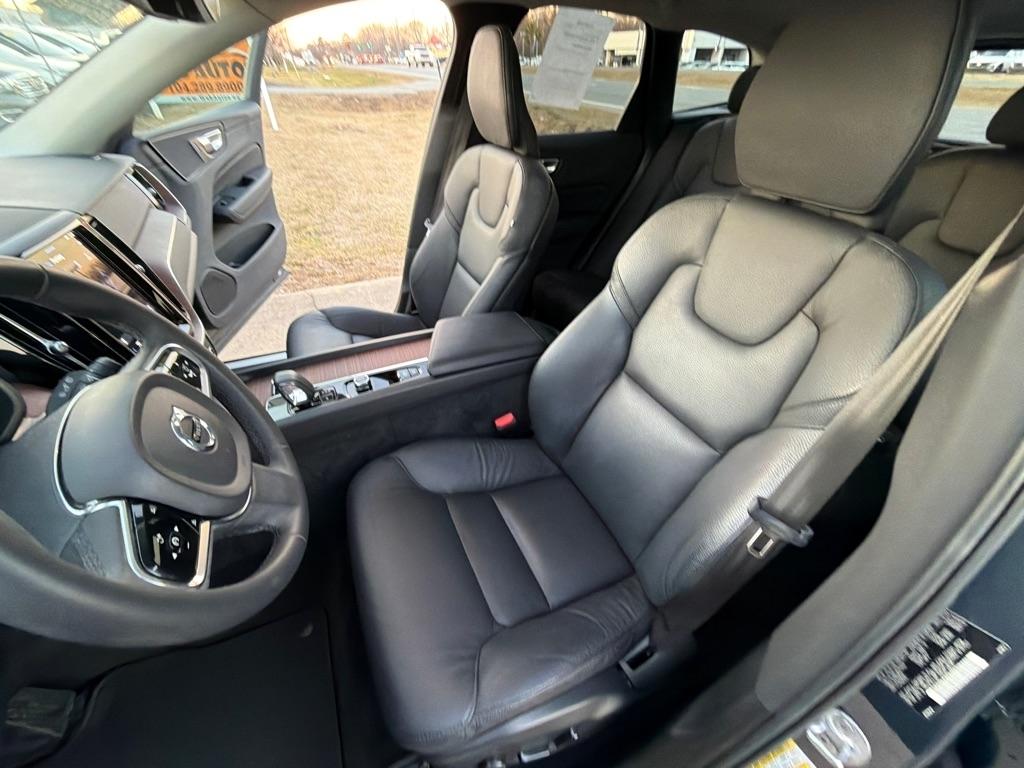 Volvo XC60 B5 AWD Plus Dark Theme 2024