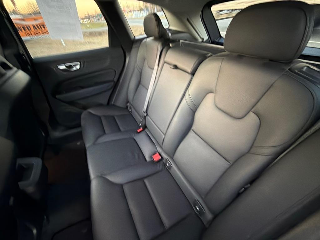 Volvo XC60 B5 AWD Plus Dark Theme 2024