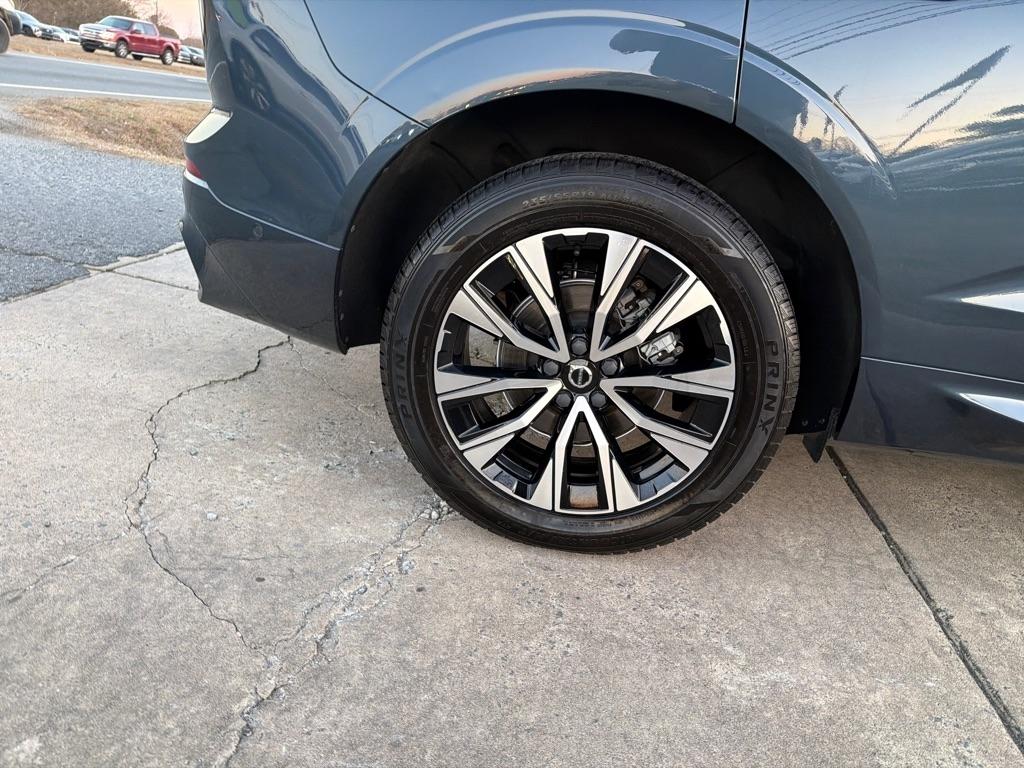 Volvo XC60 B5 AWD Plus Dark Theme 2024