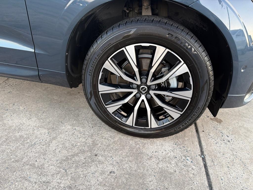 Volvo XC60 B5 AWD Plus Dark Theme 2024