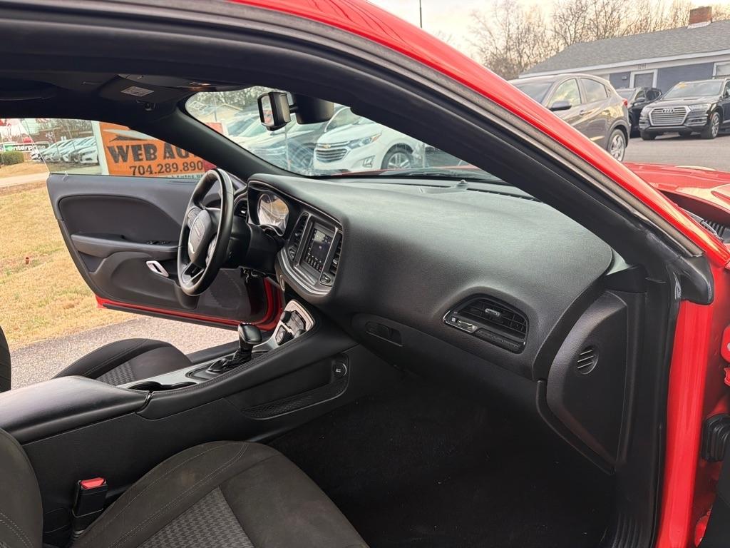 Dodge Challenger SXT RWD 2020