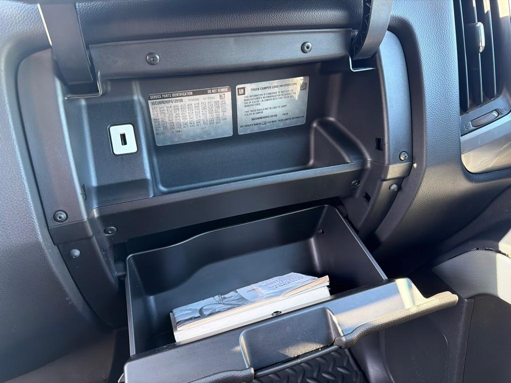 Chevrolet Silverado 1500 4WD Crew Cab 143.5" LT w/2LT 2015