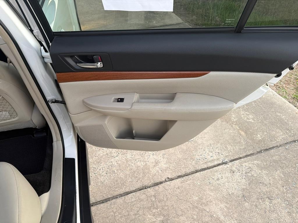 Subaru Outback 4dr Wgn H4 Auto 2.5i Limited 2013