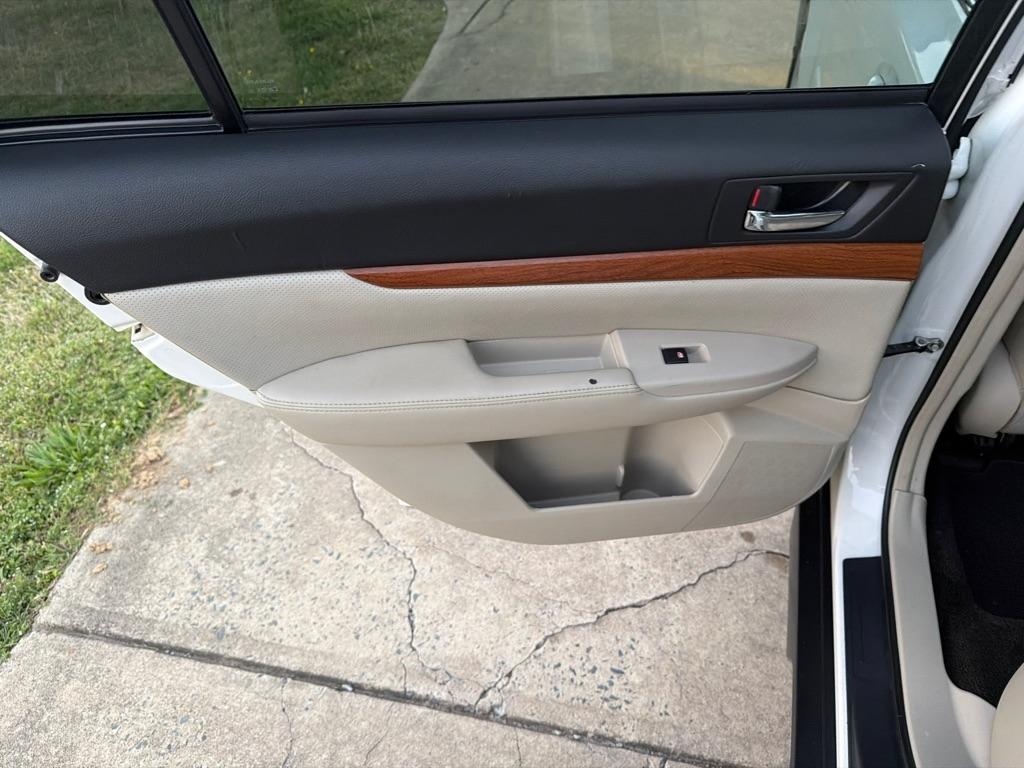 Subaru Outback 4dr Wgn H4 Auto 2.5i Limited 2013