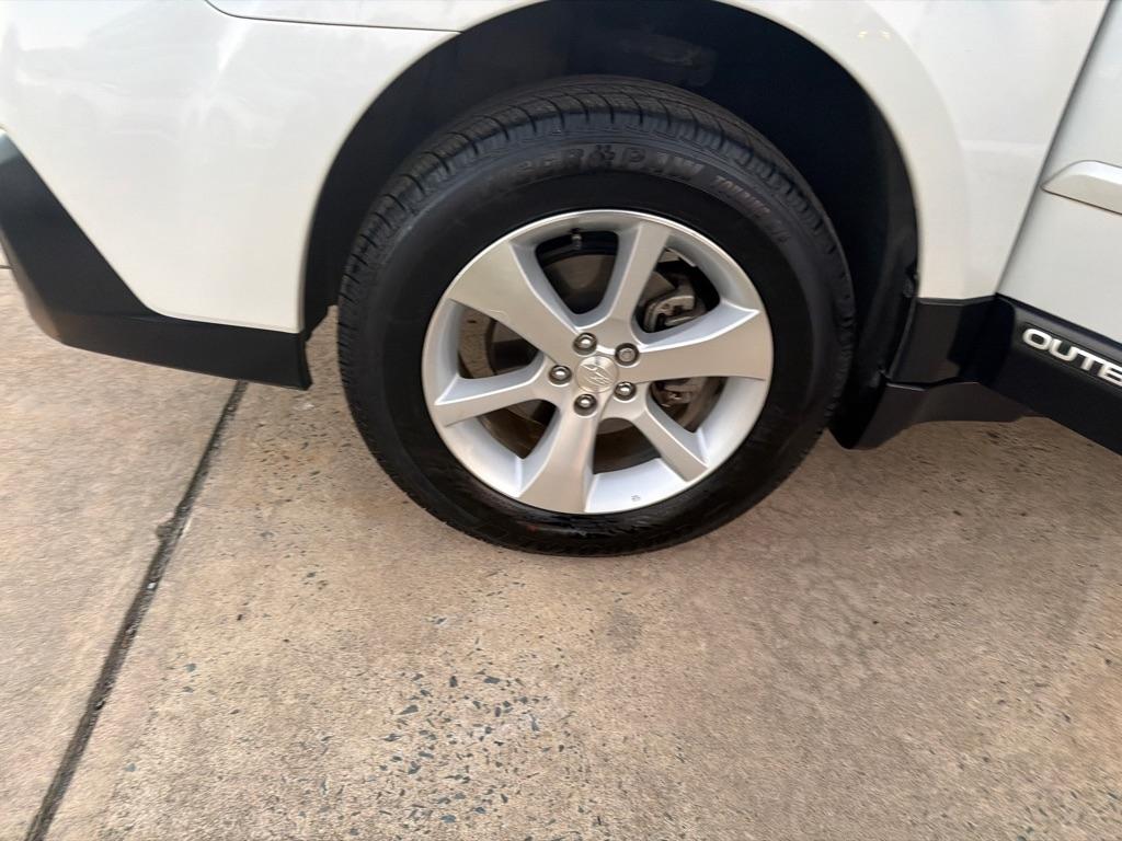 Subaru Outback 4dr Wgn H4 Auto 2.5i Limited 2013