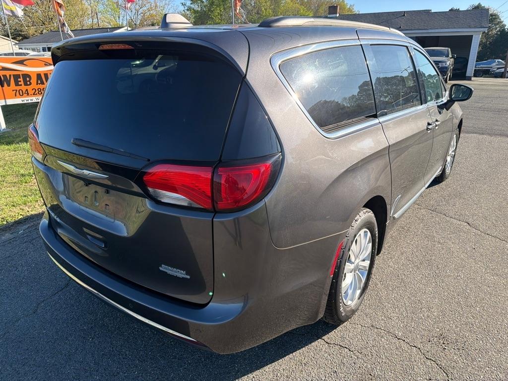Chrysler Pacifica Touring-L FWD 2017