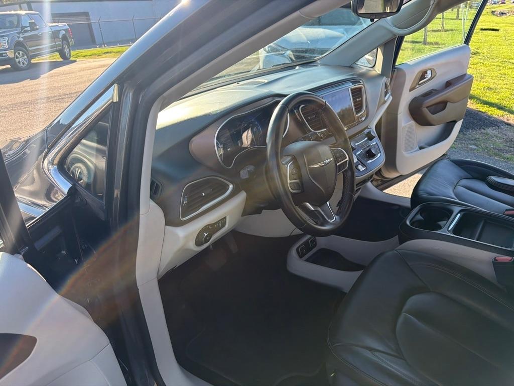 Chrysler Pacifica Touring-L FWD 2017