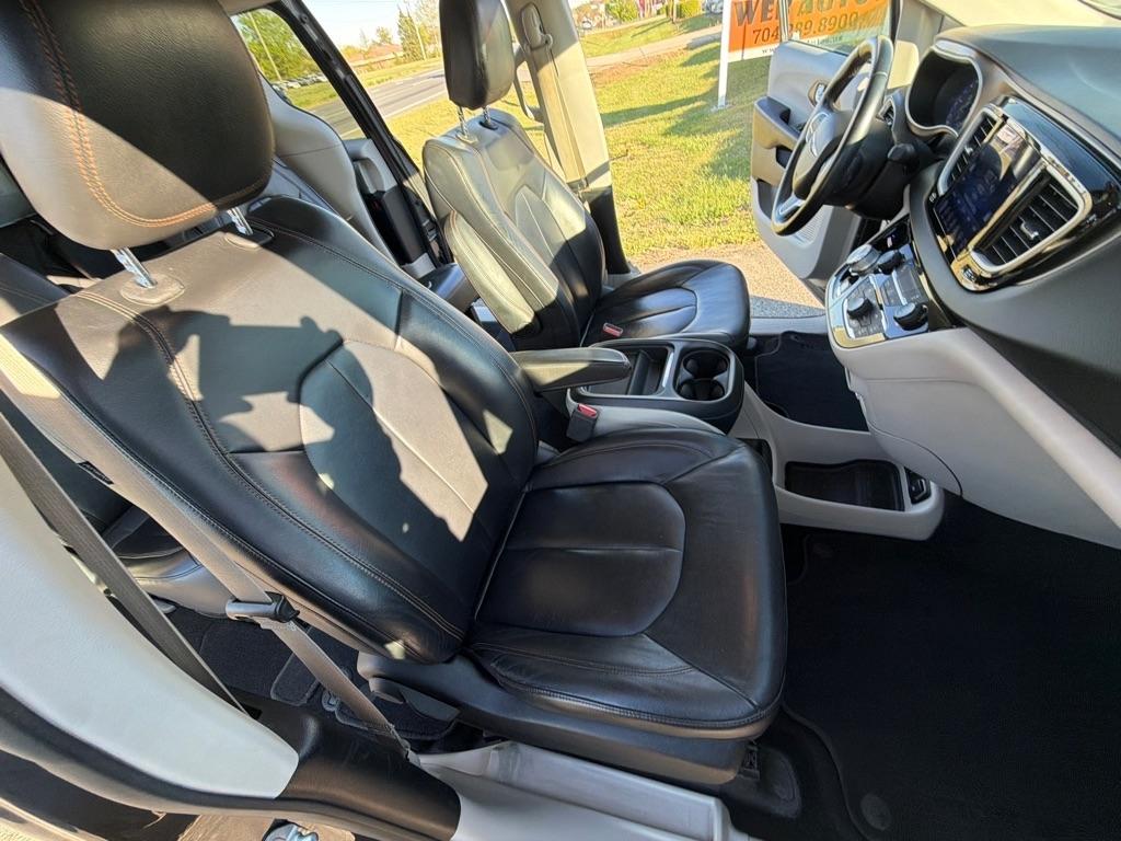 Chrysler Pacifica Touring-L FWD 2017