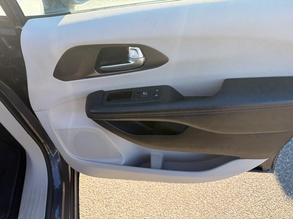 Chrysler Pacifica Touring-L FWD 2017