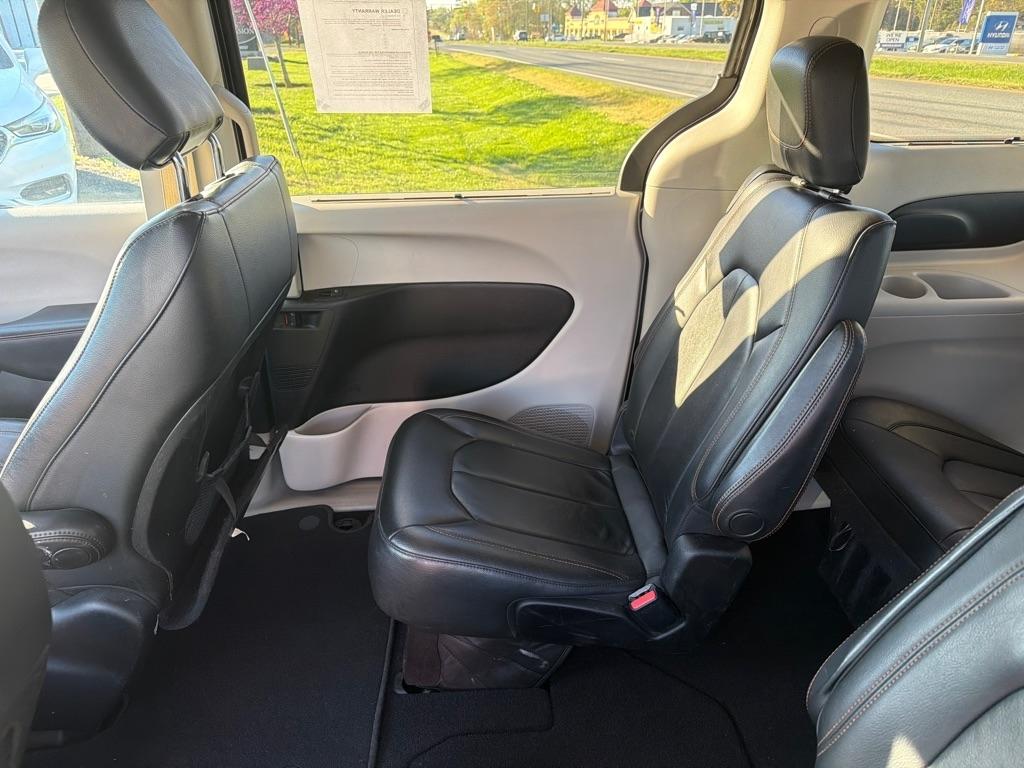 Chrysler Pacifica Touring-L FWD 2017