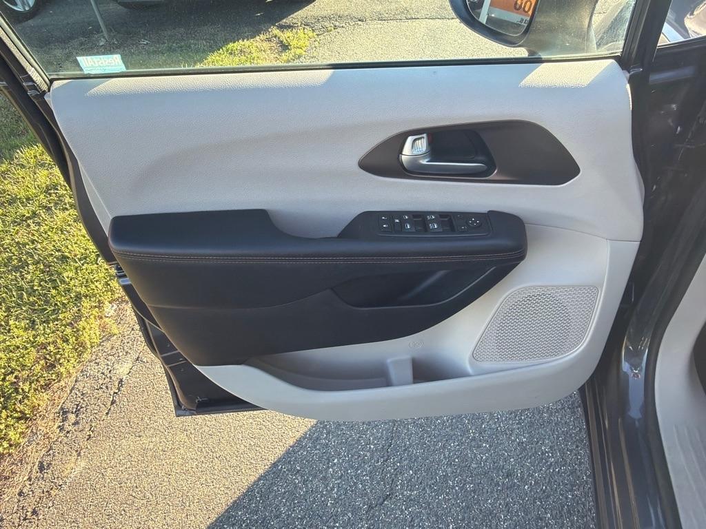 Chrysler Pacifica Touring-L FWD 2017