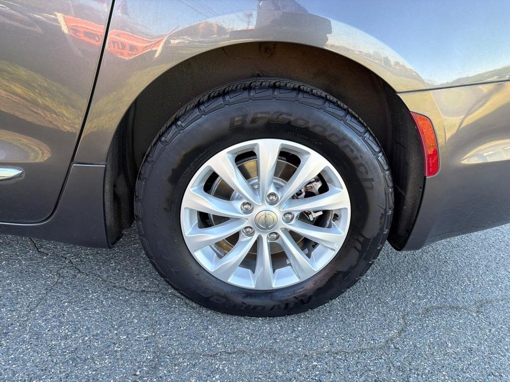 Chrysler Pacifica Touring-L FWD 2017