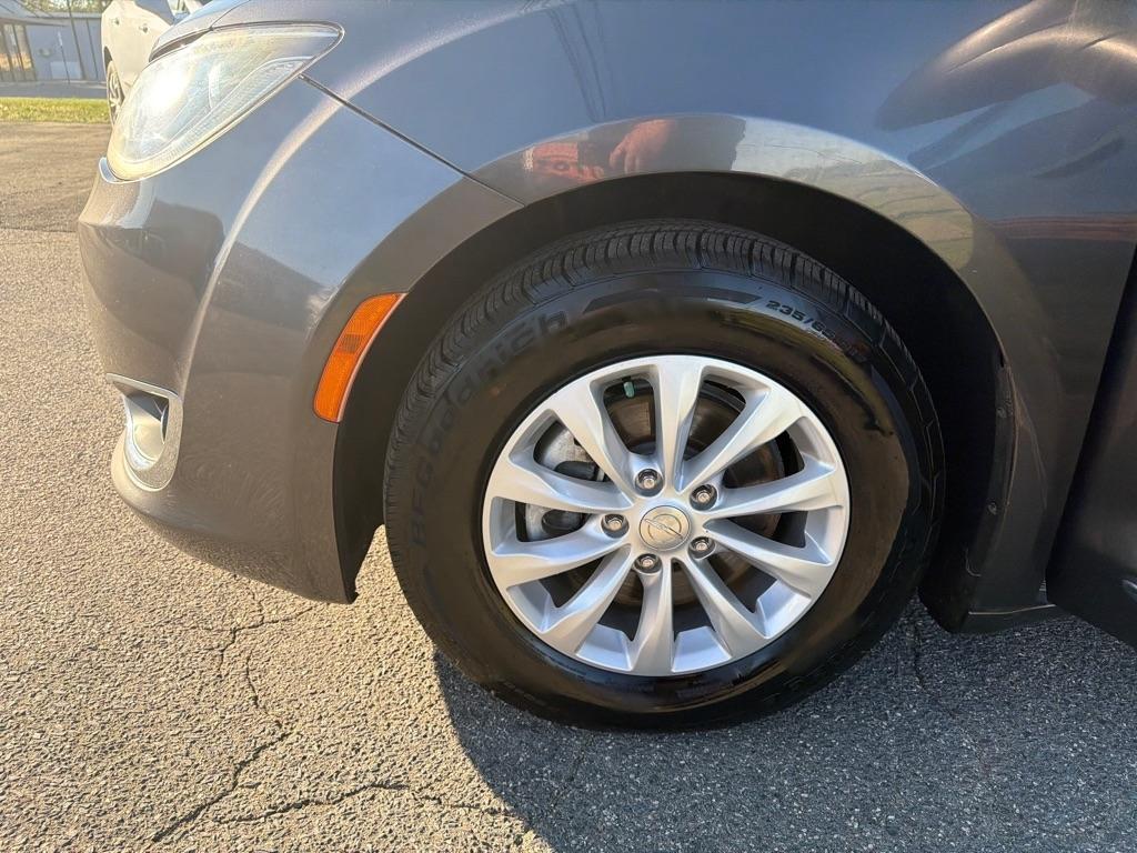 Chrysler Pacifica Touring-L FWD 2017