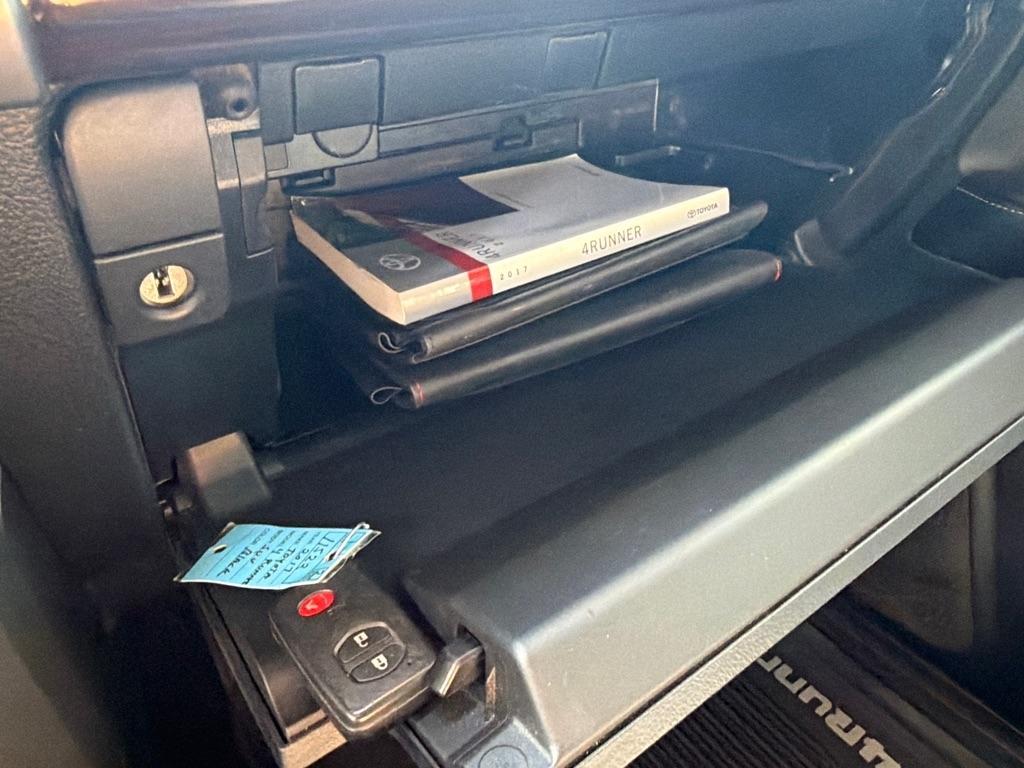 Toyota 4Runner TRD Off Road Premium 4WD (Natl) 2017