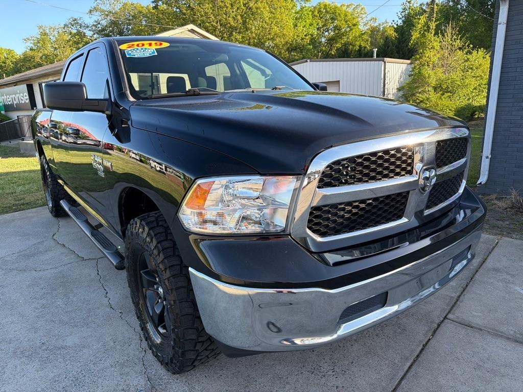 RAM 1500 Classic SLT 4x4 Crew Cab 6'4" Box 2019