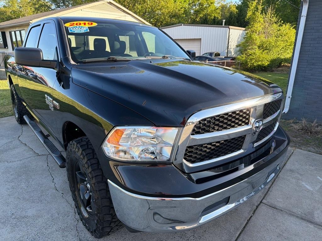 RAM 1500 Classic SLT 4x4 Crew Cab 6'4" Box 2019