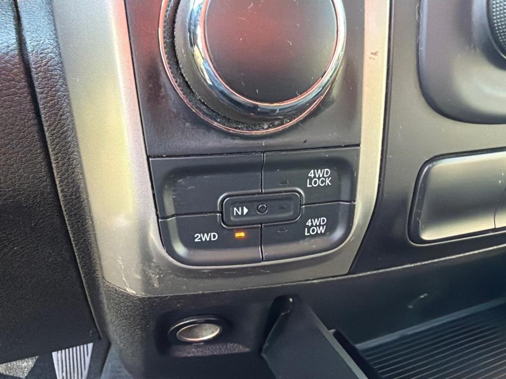 RAM 1500 Classic SLT 4x4 Crew Cab 6'4" Box 2019