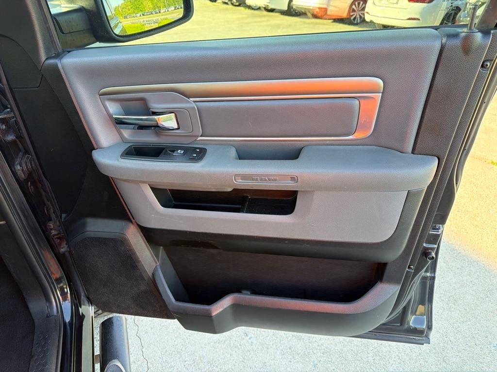 RAM 1500 Classic SLT 4x4 Crew Cab 6'4" Box 2019