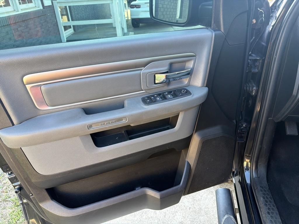 RAM 1500 Classic SLT 4x4 Crew Cab 6'4" Box 2019
