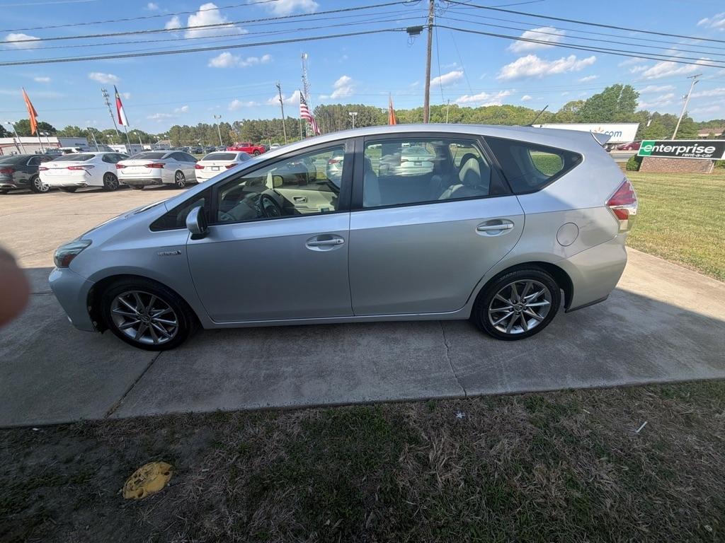 Toyota Prius V 5dr Wgn Three (Natl) 2016