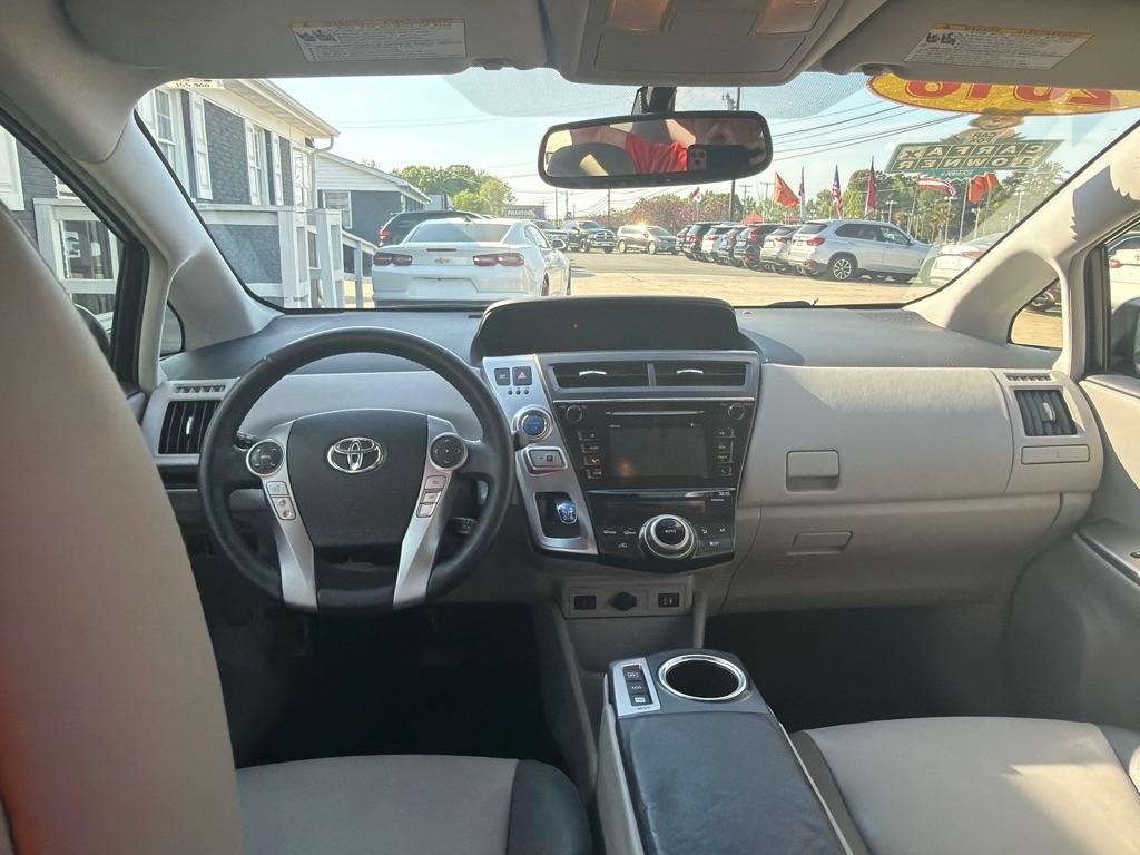 Toyota Prius V 5dr Wgn Three (Natl) 2016