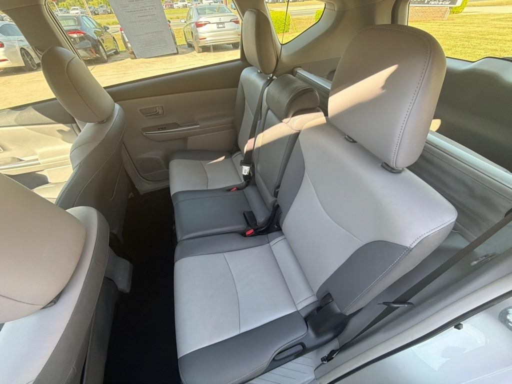 Toyota Prius V 5dr Wgn Three (Natl) 2016