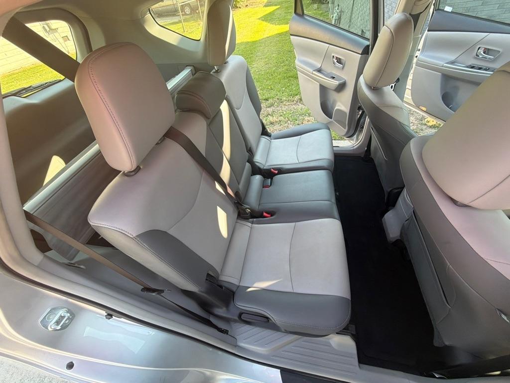 Toyota Prius V 5dr Wgn Three (Natl) 2016